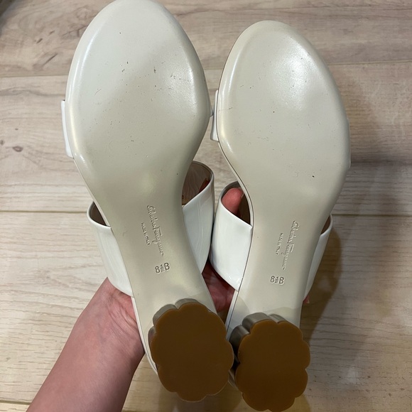 Salvatore Ferragamo White Leather‎ Slide Sandals 8.5 Gold Block Heel - Picture 5 of 5